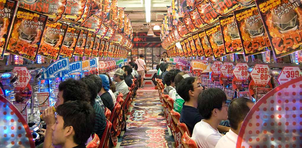 Japaneses playing Pachinko